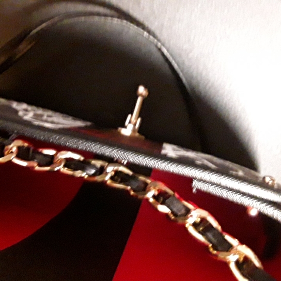 Ohmai Made in Italy Eco-Leather Reversible Clutch With Detachable Strap - Picture 4 of 5